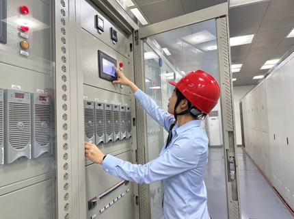 巾帼绽青春 匠心写青春