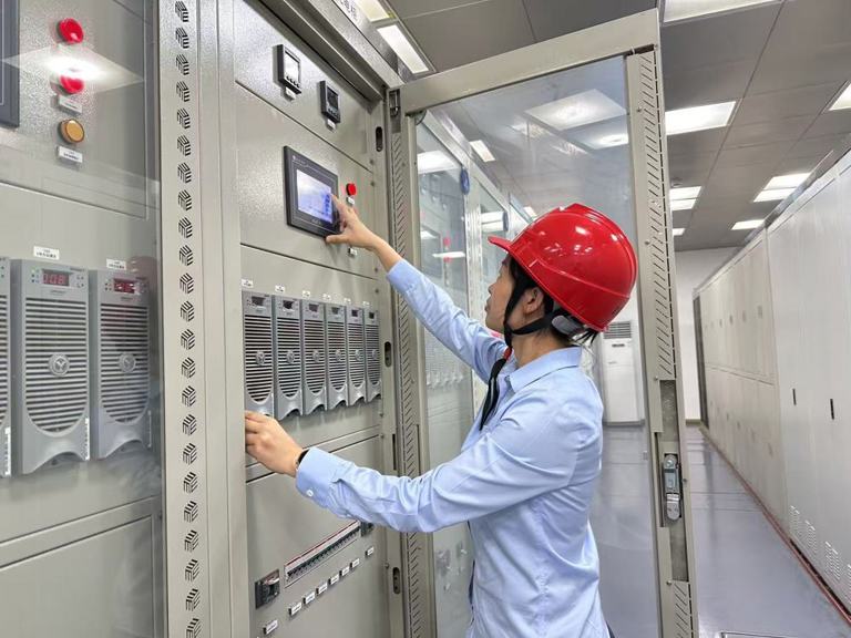 巾帼绽青春 匠心写青春